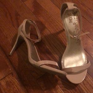 13w nude heels!!